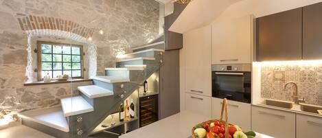 Fridge, microwave, oven, dishwasher