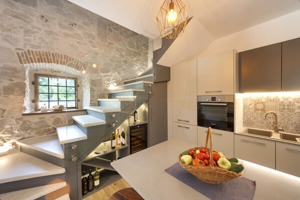 Fridge, microwave, oven, dishwasher