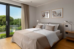 5 bedrooms, in-room safe, iron/ironing board, free WiFi