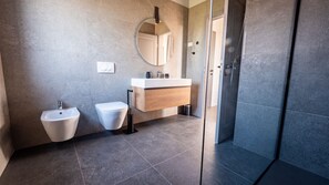 Shower, hair dryer, towels - Villa Alves by Villas Guide (Tar)
