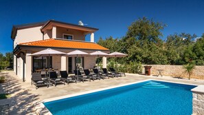 Pool - Villa Alves by Villas Guide (Tar)
