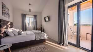 4 bedrooms, iron/ironing board, free WiFi, bed sheets - Villa Alves by Villas Guide (Tar)