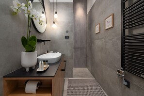 Shower, hair dryer, towels - Villa Villetta by Villas Guide (Novigrad)