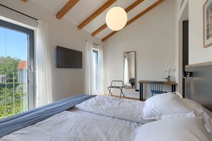 6 Schlafzimmer, Zimmersafe, Bügeleisen/Bügelbrett, kostenloses WLAN