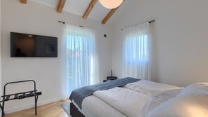 6 soverom, safe på rommet, strykejern/-brett og wi-fi (inkludert)