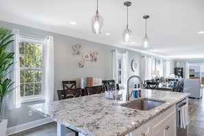 Dining - Susie's Ocean Retreat (formerly Footprints), Oceanfront House - Emerald Isle NC! (Emerald Isle)