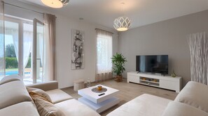 TV - Villa Oliveti by Villas Guide (Frata)