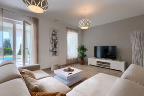 TV - Villa Oliveti by Villas Guide (Frata)