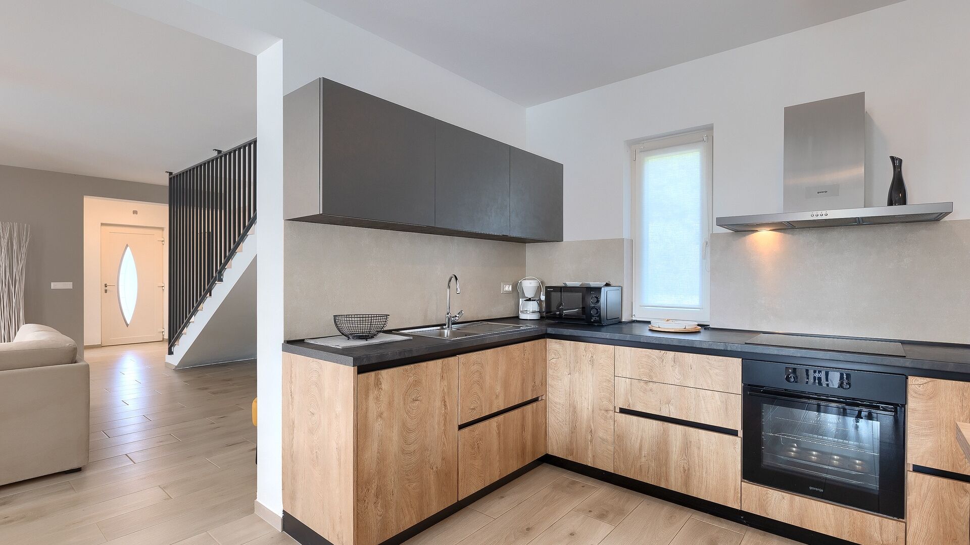 冰箱、微波炉、烤箱、洗碗机