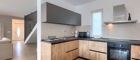 Kühlschrank, Mikrowelle, Ofen, Geschirrspüler