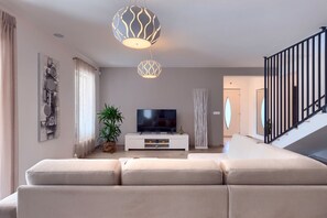 TV - Villa Oliveti by Villas Guide (Frata)