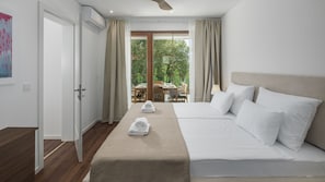 2 bedrooms, in-room safe, iron/ironing board, free WiFi