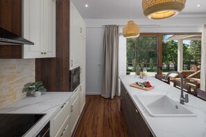 Réfrigérateur, micro-ondes, four, lave-vaisselle