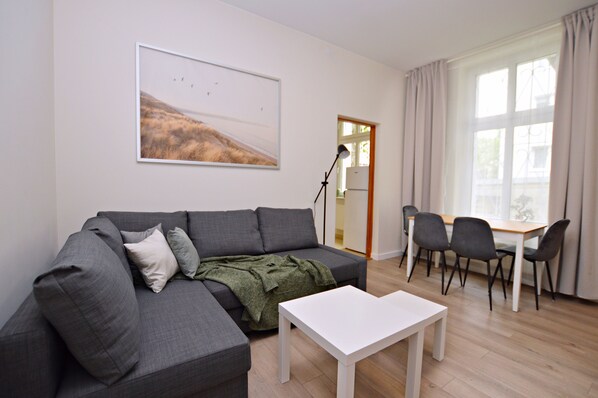 1 bedroom, desk, laptop workspace, blackout curtains - Helska by 3City Rentals (Sopot)