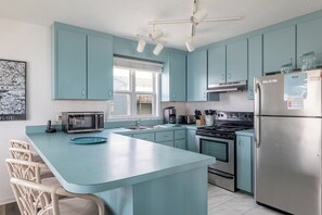 Réfrigérateur, micro-ondes, four, lave-vaisselle