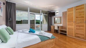 4 chambres, fer et planche à repasser, accès au Wi-Fi (inclus)