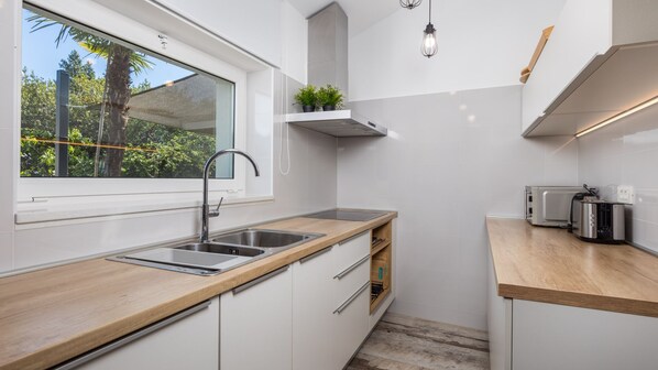 Fridge, microwave, dishwasher, coffee/tea maker - Villa Sušanj by Villas Guide (Matulji)