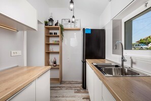 Kühlschrank, Mikrowelle, Geschirrspüler