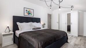 4 bedrooms, iron/ironing board, free WiFi, bed sheets