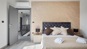 5 bedrooms, iron/ironing board, free WiFi, bed sheets