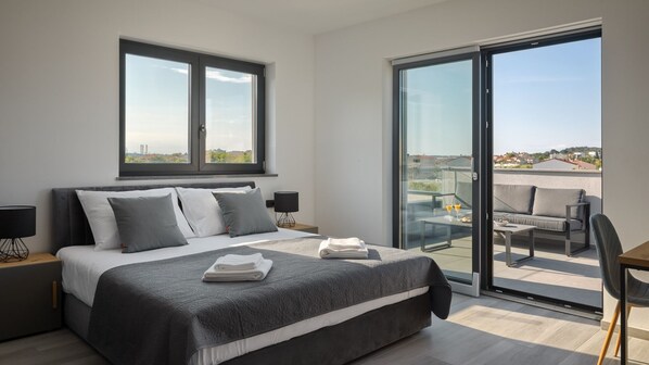 5 bedrooms, iron/ironing board, free WiFi, bed sheets