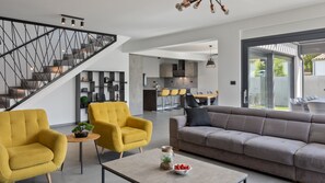 TV - Villa Nea by Villas Guide (Pula)