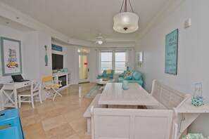 Télévision, cheminée, jeux vidéo, lecteur de DVD