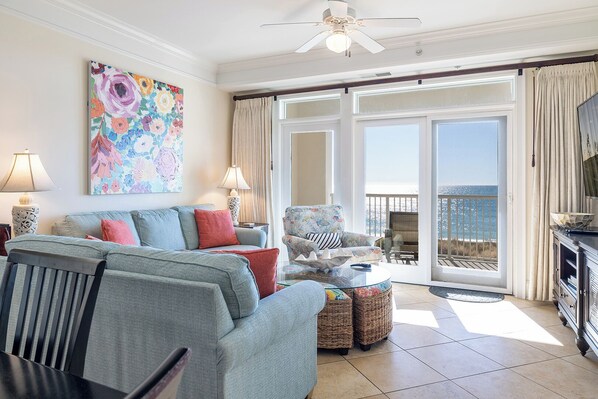 Fernseher, Kamin, Videospiele, DVD-Player