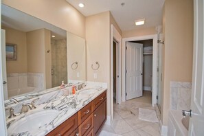 Towels - Grande Villas L-3, Oceanfront Condo in Indian Beach, NC! (Indian Beach)
