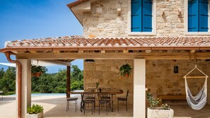 Outdoor dining - Villa Krug by Villas Guide (Bibali)