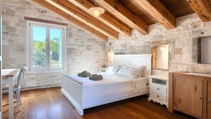 3 bedrooms, free WiFi, bed sheets - Villa Krug by Villas Guide (Bibali)