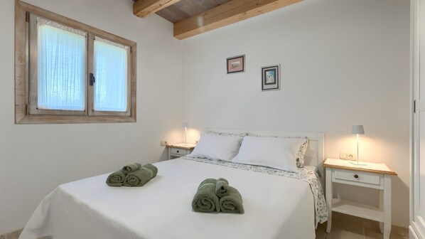 3 chambres, accès au Wi-Fi (inclus), literie fournie