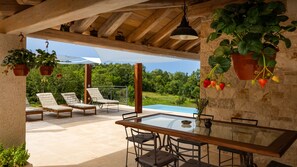 Outdoor dining - Villa Krug by Villas Guide (Bibali)