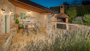 Outdoor dining - Villa Nonni by Villas Guide (Cerion)