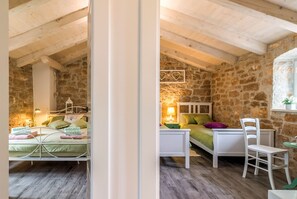 2 slaapkamers, een strijkplank/strijkijzer, gratis wifi, beddengoed