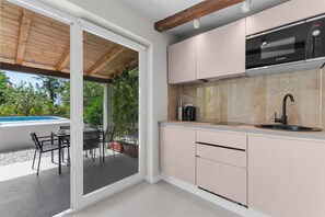 Fridge, microwave, dishwasher, coffee/tea maker - Villa Alis by Villas Guide (Novigrad)