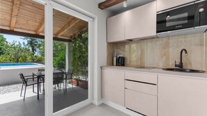 Fridge, microwave, dishwasher, coffee/tea maker - Villa Alis by Villas Guide (Novigrad)