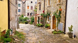 Property grounds - Villa La Graziosa by Villas Guide (Buje)