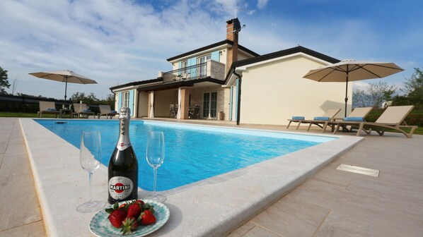 Pool - Villa La Graziosa by Villas Guide (Buje)