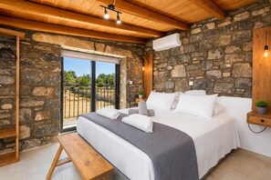 3 habitaciones, tabla de planchar con plancha, cuna de viaje y wifi 
