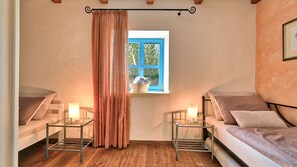 4 chambres, fer et planche à repasser, Wi-Fi gratuit, draps fournis