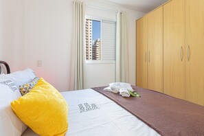 Iron/ironing board, Internet, bed sheets