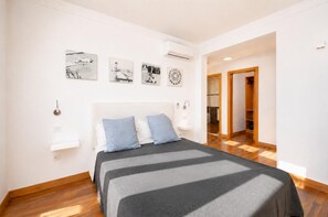 3 chambres, fer et planche à repasser, Wi-Fi, draps fournis