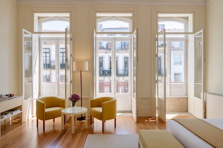 Deluxe Double Room, Balcony, City View | Premium bedding, free minibar, in-room safe, blackout drapes