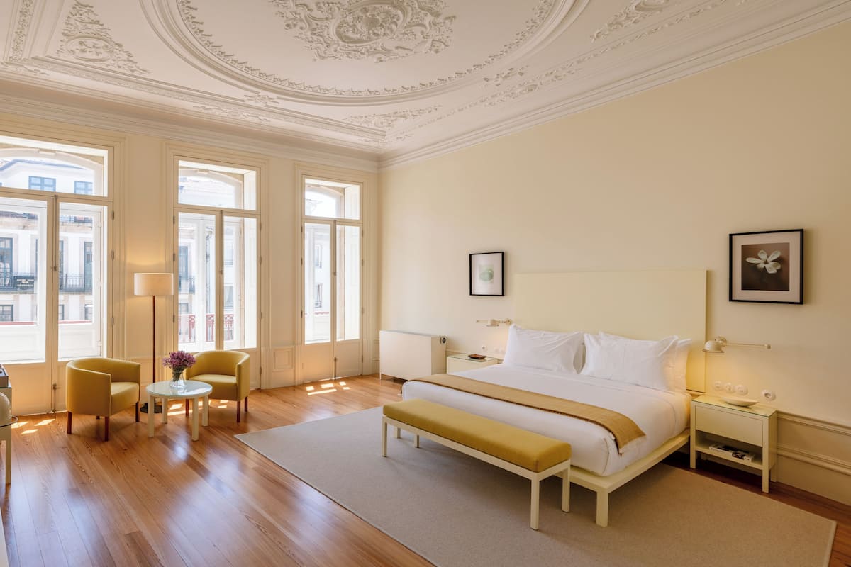 Quarto casal luxo, sacada, vista para a cidade | Roupas de cama premium, frigobar (abastecido com itens grátis)