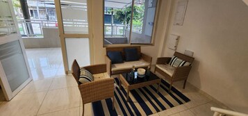 Smart TV 40 pollici con canali via cavo, Netflix, film pay-per-view