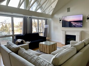Smart TV, fireplace