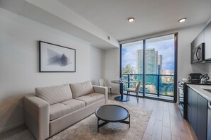 豪華公寓 | 客廳 | 50 吋智能電視連有線電視頻道