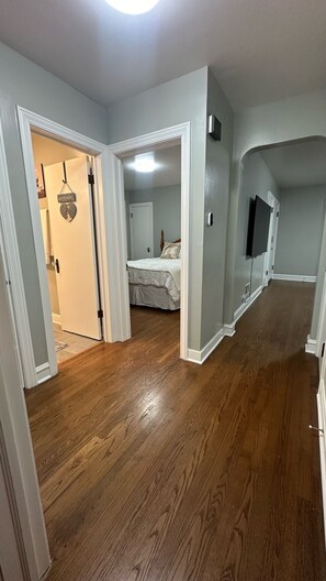 3 bedrooms, iron/ironing board, free WiFi, bed sheets - Great 3 bedroom walking distance from MDW airport (Chicago)