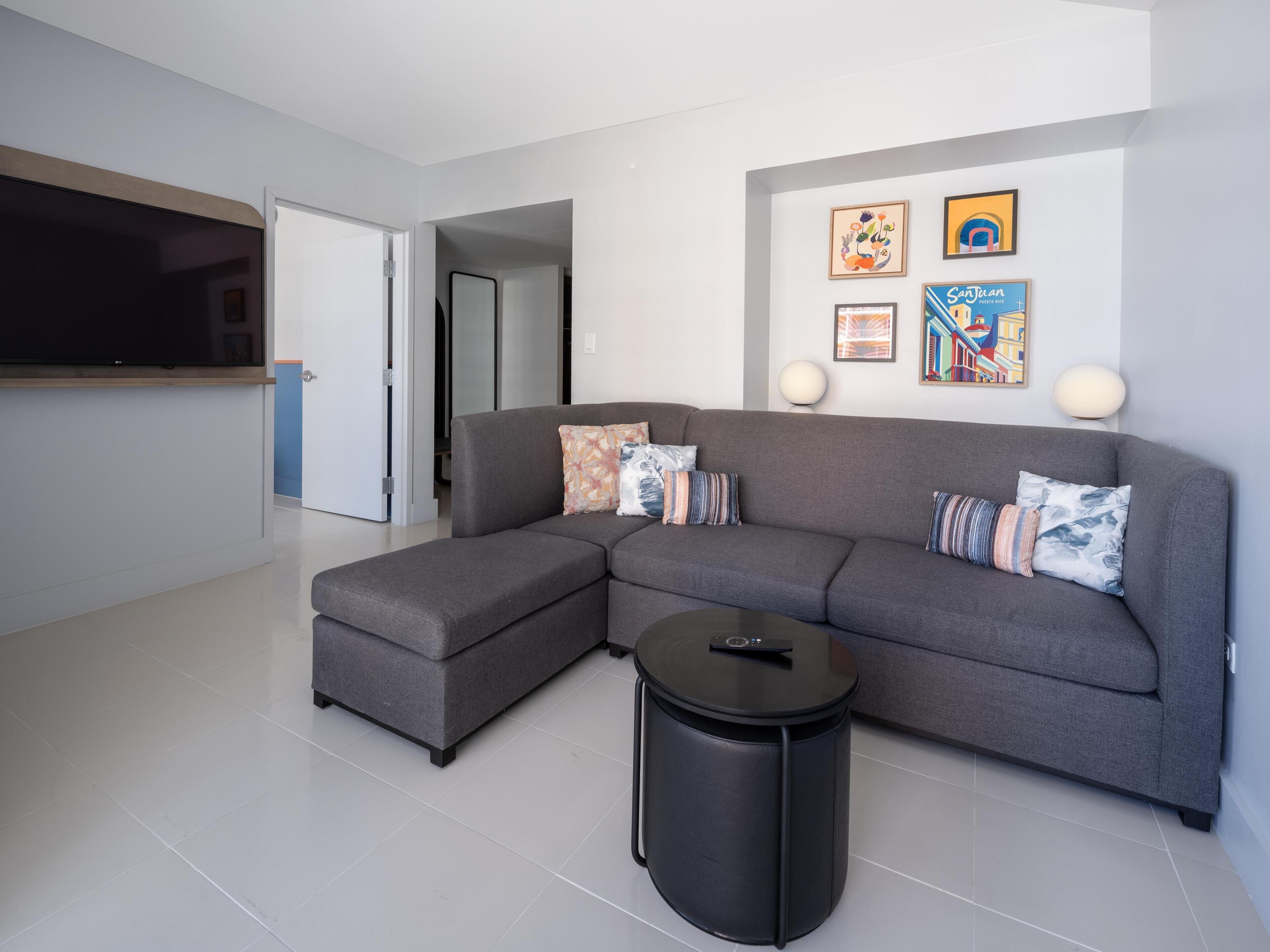Deluxe Suite, 1 Bedroom | Living area